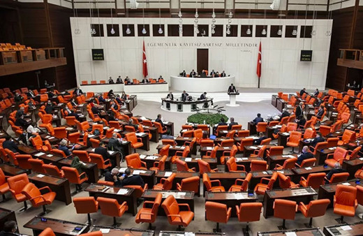 TSK personeline erken emeklilik ve terörle mücadele yasası Meclis'ten geçti