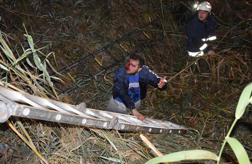 Alkol alıp dereye düştü, ekiplere 'Neden geç kurtardınız?' diyerek küfür etti
