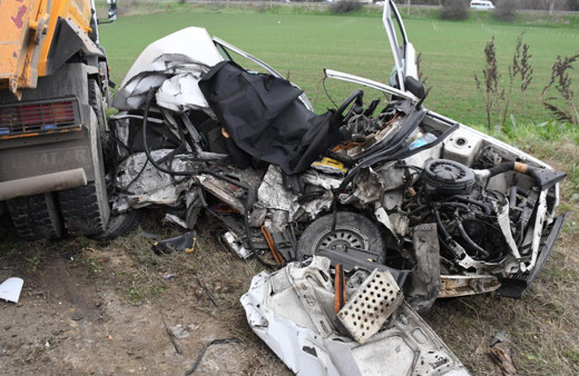 Tekirdağ'da korkunç kaza! Kafa kafaya çarpıştı hurdaya döndü