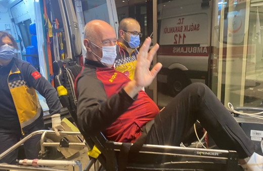 Başantrenör Nedim Özbey ambulansla hastaneye getirildi
