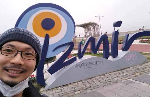 Japon Youtuberdan alkışlanacak hareket! İzmir'de depremzedeler için kolları sıvadı