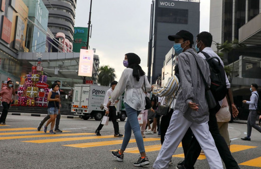 Malezya'da koronavirüs aşısının dinen uygun olduğu fetvası verildi