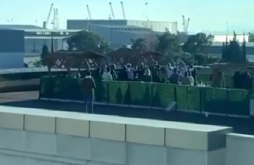 Antalya'da koronavirüs yasaklarına rağmen teras partisi