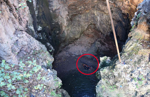 Antalya'da köpeğini gezdirirken gördü şok oldu! 2 saatte çıkardılar