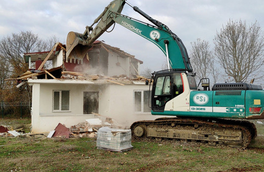 Çatalca'da 8 kaçak yapı yıkıldı