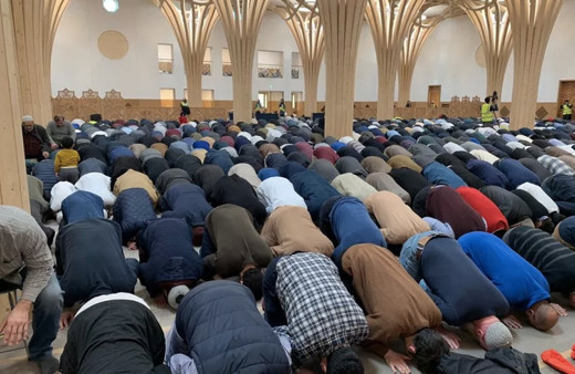 Cuma namazı kaç rekat nasıl kılınır hangi dualar okunur