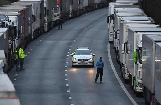 Korkulan oldu! İngiltere sınırında bekleyen şoförlerden 36'sı koronavirüse yakalandı