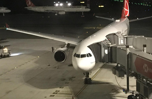 İngiltere’den ilk tahliye uçağı: Yolculara PCR testi yapıldı