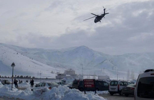 Hakkari'den acı haber! Çığ altında kalan bir asker şehit olurken bir asker kayboldu