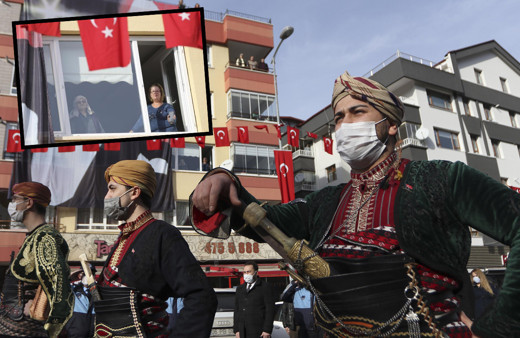 Atatürk'ün Ankara'ya gelişinin 101'inci yılı kutlandı! Vatandaşlar balkonlardan katıldı