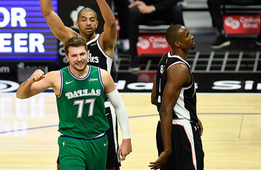 Dallas Mavericks rekor gecesinde farklı kazandı