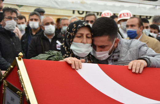 İzmir, şehidini son yolculuğuna uğurladı