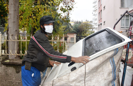 Antalya'da durakta gördü sahipsiz sanıp aldı! Başına gelmeyen kalmadı
