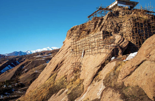 Alamut Kalesi kitabı yazarı kimdir Alamut Kalesi nerede?
