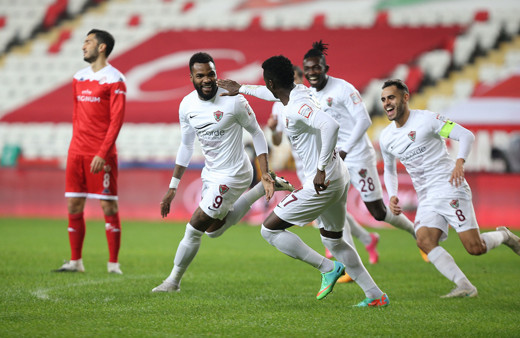 Hatayspor'dan konuk olduğu Antalyaspor'a yarım düzine gol