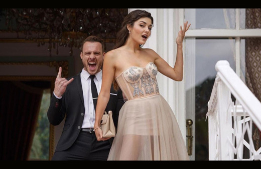 Kerem Bürsin Hande Erçel'i övmelere doyamadı! Sen Çal Kapımı dizisinin oyuncuları