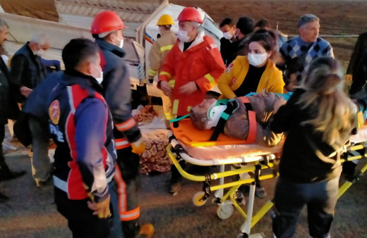 Mardin'de tarım işçilerini taşıyan kamyonet devrildi 22 yaralı
