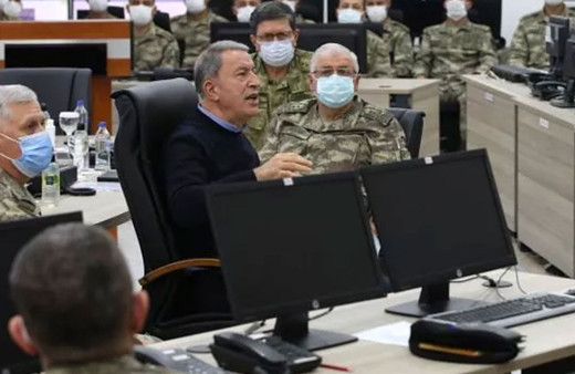 Milli Savunma Bakanı Hulusi Akar ve komutanlardan sınırda inceleme