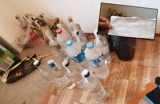 Kocaeli'de ele geçirilen sahte içkilerin üzerinde bulunan not pes dedirtti