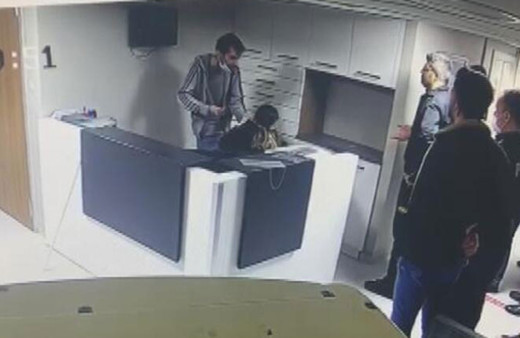 Bıçaklı dehşet saniye saniye kamerada