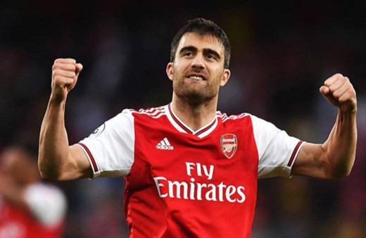 Fenerbahçe'nin transfer etmek istediği Sokratis'in tercihi belli oldu