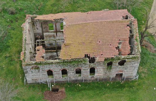 Defineciler 185 yıllık kiliseyi delik deşik etti! Kazılmadık yer bırakmadılar