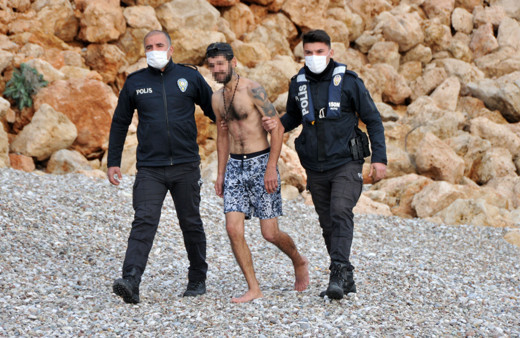 Antalya'da ilginç olay: Ne intiharı abi denize giriyordum