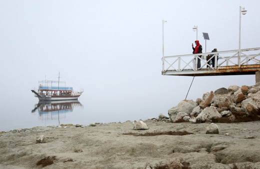 Burdur Gölü'nde korkutan görüntü! Su çekildi, iskele ortada kaldı