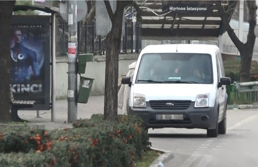 Bursa'da şok görüntüler bir kadın yol kenarında fuhuş pazarlığı yaparken görüntülendi