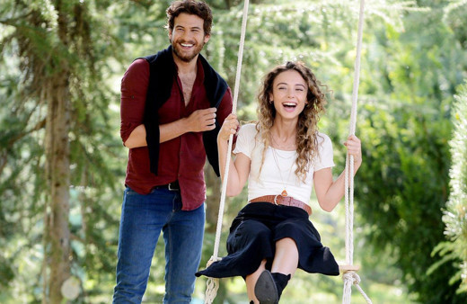 TRT 1 Benim Adım Melek'teki aşk gerçek oldu Rabia Soytürk ve Mustafa Mert Koç aşkı!