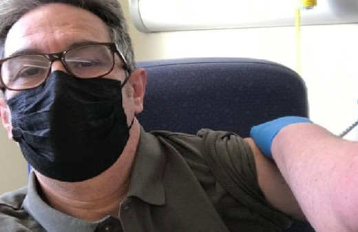 İngiltere'de Covid-19 aşısı olan Dr. Ertan Erel'den yan etki açıklaması