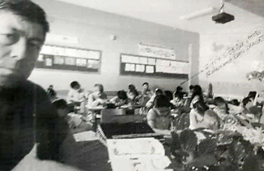 İstismarcı öğretmen, öğrencileri 'Sizi evinizdeki cihazların kırmızı ışığından görürüm' diye korkutmuş