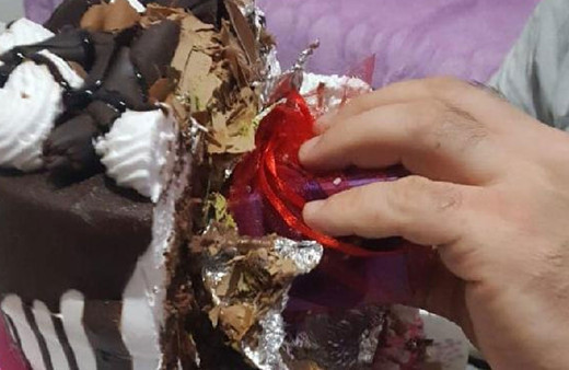 Amasya'da yılbaşı pastasından tektaş yüzük çıktı! Vatandaş şaşkına döndü