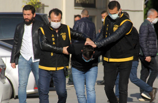 Adana'da kalaşnikofla yakalandı savunması pes dedirtti