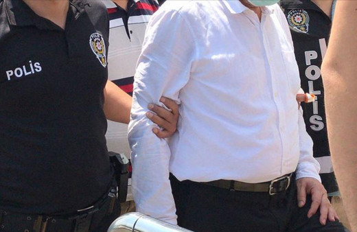 Meslekten ihraç edilip gözaltına alınan 2 hakimden biri tutuklandı