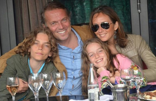 Cem Uzan'ın kızı Paris Uzan yıllar sonra ortaya çıktı! İddialı pozlarıyla Instagram'ı sallıyor