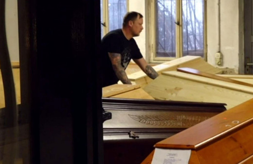 Almanya'da krematoryumlar cesetlerle doldu