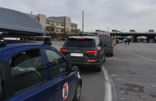 Kapıkule'de Bulgar turist akını başladı! Uzun araç kuyrukları oluşturdu