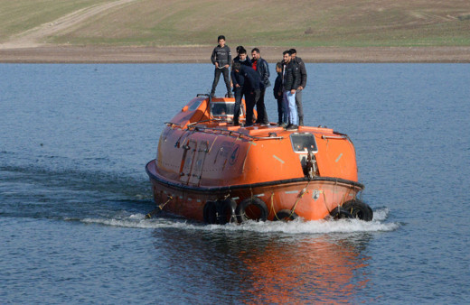 Denizi olmayan Diyarbakır'da İzmir'den getirilen 'denizaltı' ile ulaşımı sağlıyorlar