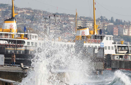 Hava fena bozdu yola çıkacaklar dikkat! Peş peşe sefer iptalleri