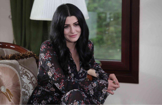 Yaş 19 dizisinin yıldızı Deniz Çakır imaj yeniledi değişimi herkesi şaşırttı