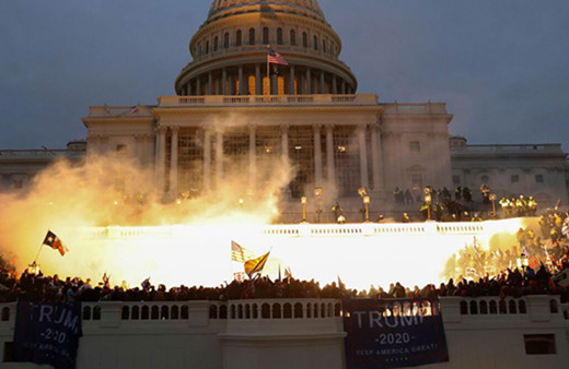 ABD ordusu baskına uğrayan Kongre'nin etrafına 2 metrelik barikat kurdu