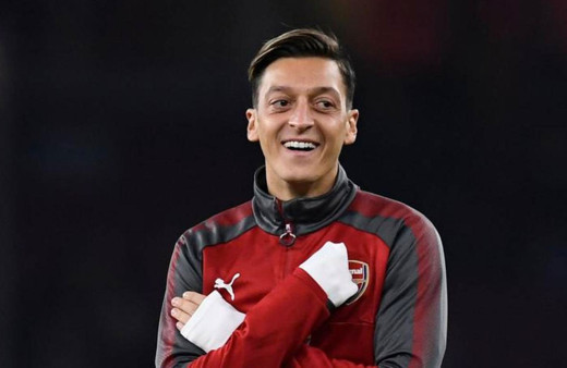 Mesut Özil memleketine spor kompleksi yaptırıyor