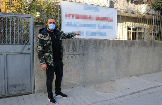 Adana'da bu yazıyı görenler dönüp bir daha bakıyor! Sosyal medyada olay oldu