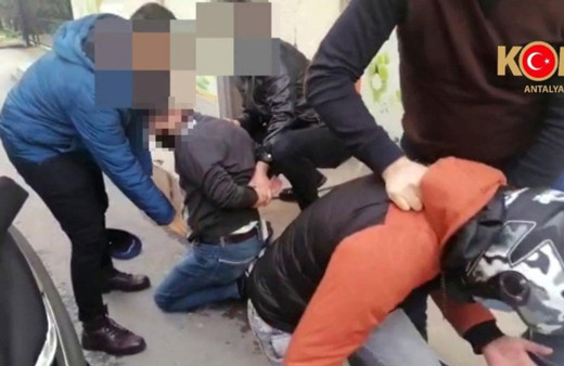 MİT tırları davasının firarisinin ''oyununu'' polis bozdu