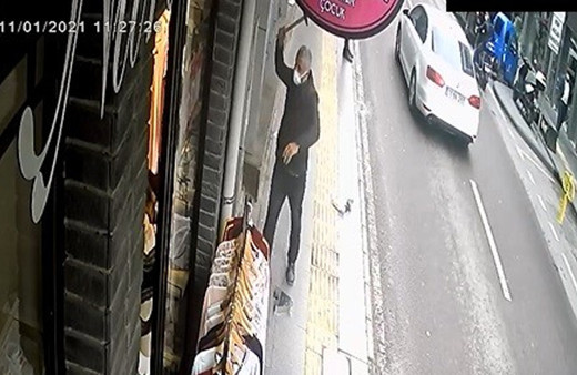 Yalova'da AK Parti İl Başkanlığı'na çirkin saldırı