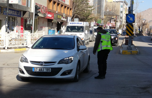 Sokak kısıtlamasına uymayan 35 bin 544 kişiye ceza