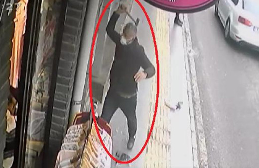 Yalova'da AK Parti İl Başkanlığı'na çirkin saldırı anı kamerada