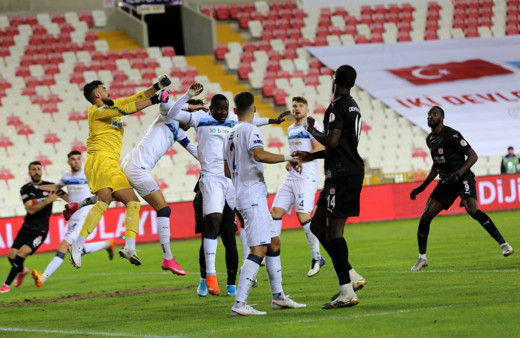 Sivasspor konuk ettiği Adana Demirspor'u uzatmada eledi