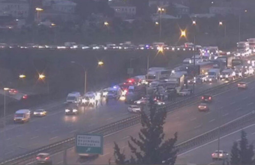 Esenyurt TEM Otoyolu'nda feci kaza 12 araç birbirine girdi trafik kilit